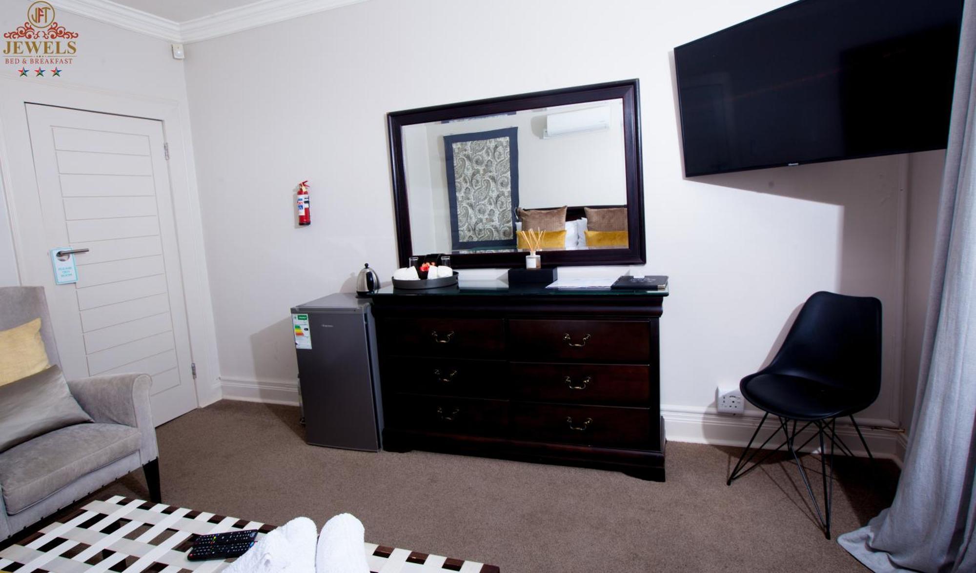 Jft Jewels Guest House Ист-Лондон Экстерьер фото